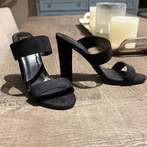 Lulu's Suede Mule Block Heel Sandals in Black never worn